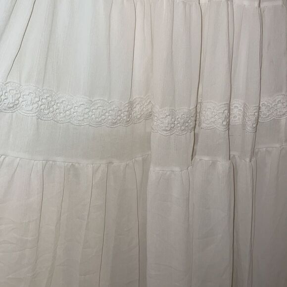 ✨HP✨Chicwish Maxi Dress in White✨ - Picture 6 of 7